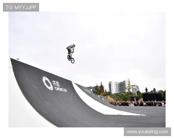 成都极限运动队以65分领跑极限运动会积分榜展现强劲实力